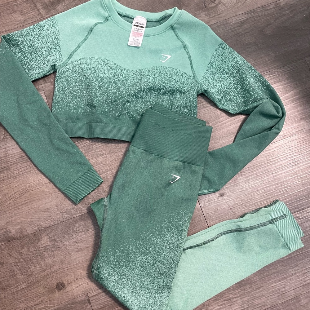 Small Gymshark set green ombré